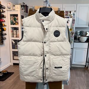 Canada Goose - ( Unisex) 
Freestyle Crew Vest Black Label